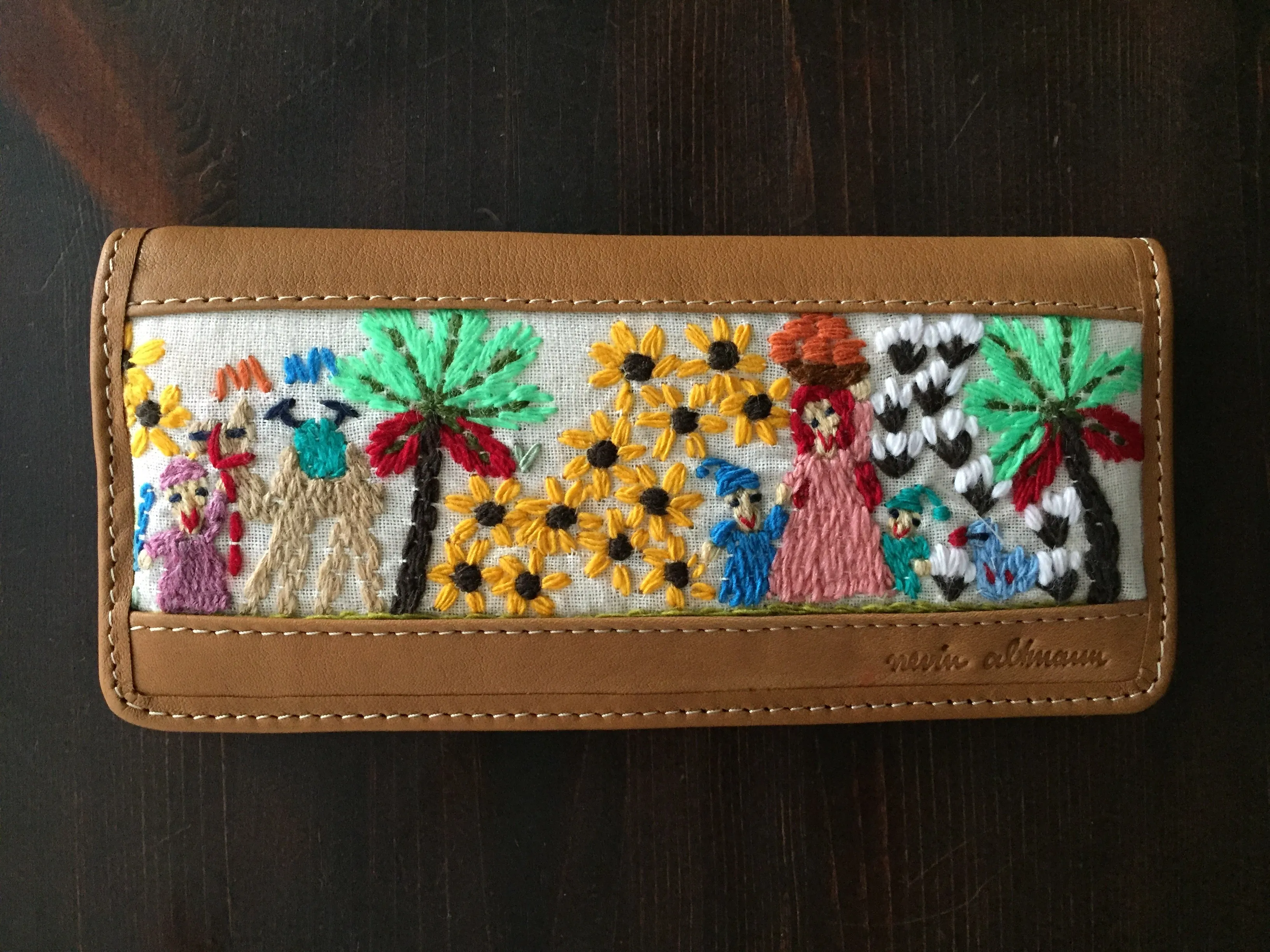 Handmade Leather Wallet with Hand Embroidery - Medium