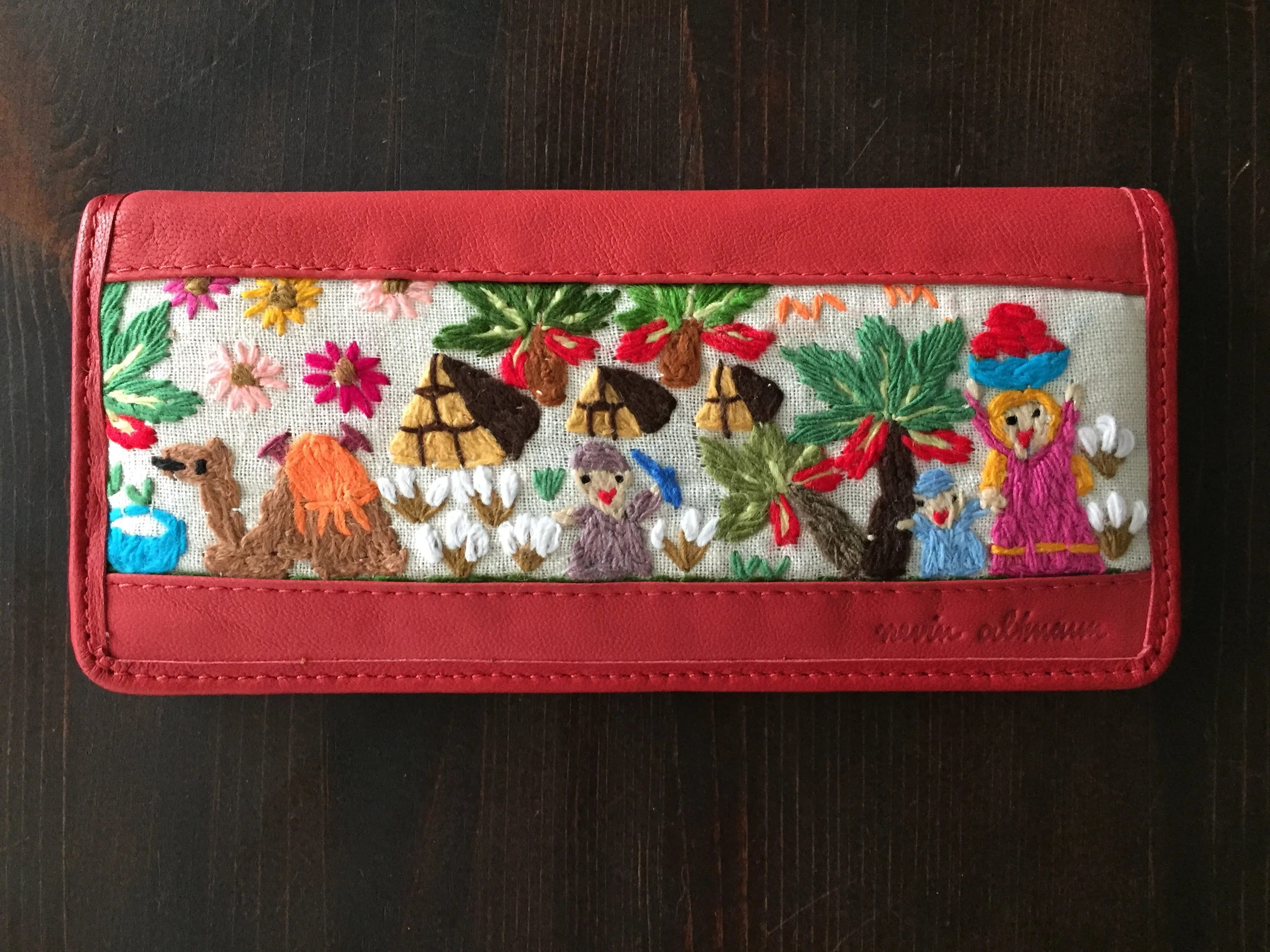 Handmade Leather Wallet with Hand Embroidery - Medium