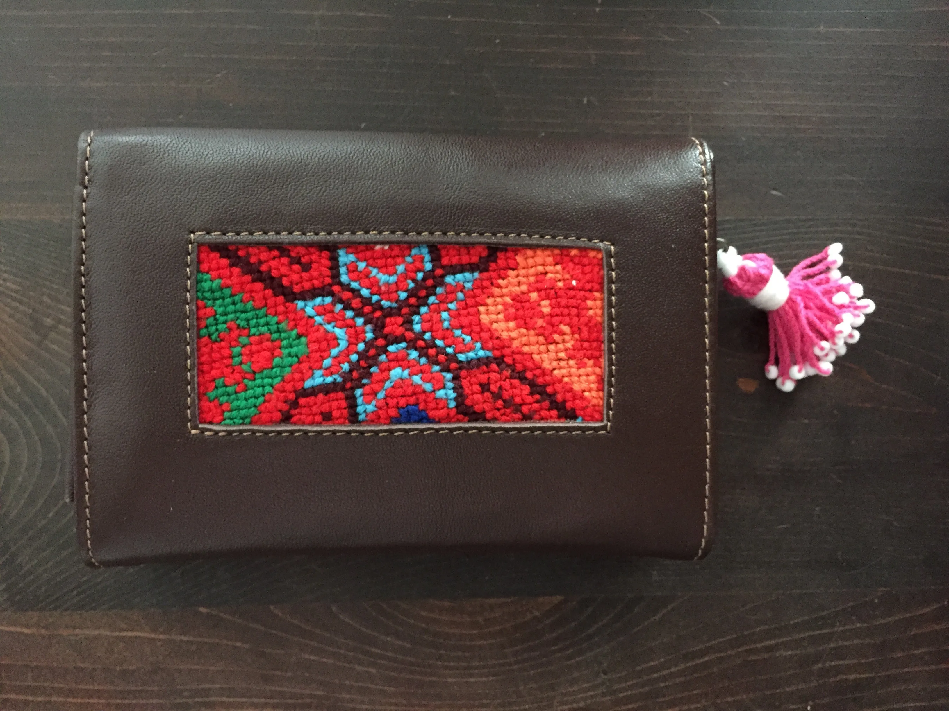 Handmade Leather Wallet with Hand Embroidery - Plumpy