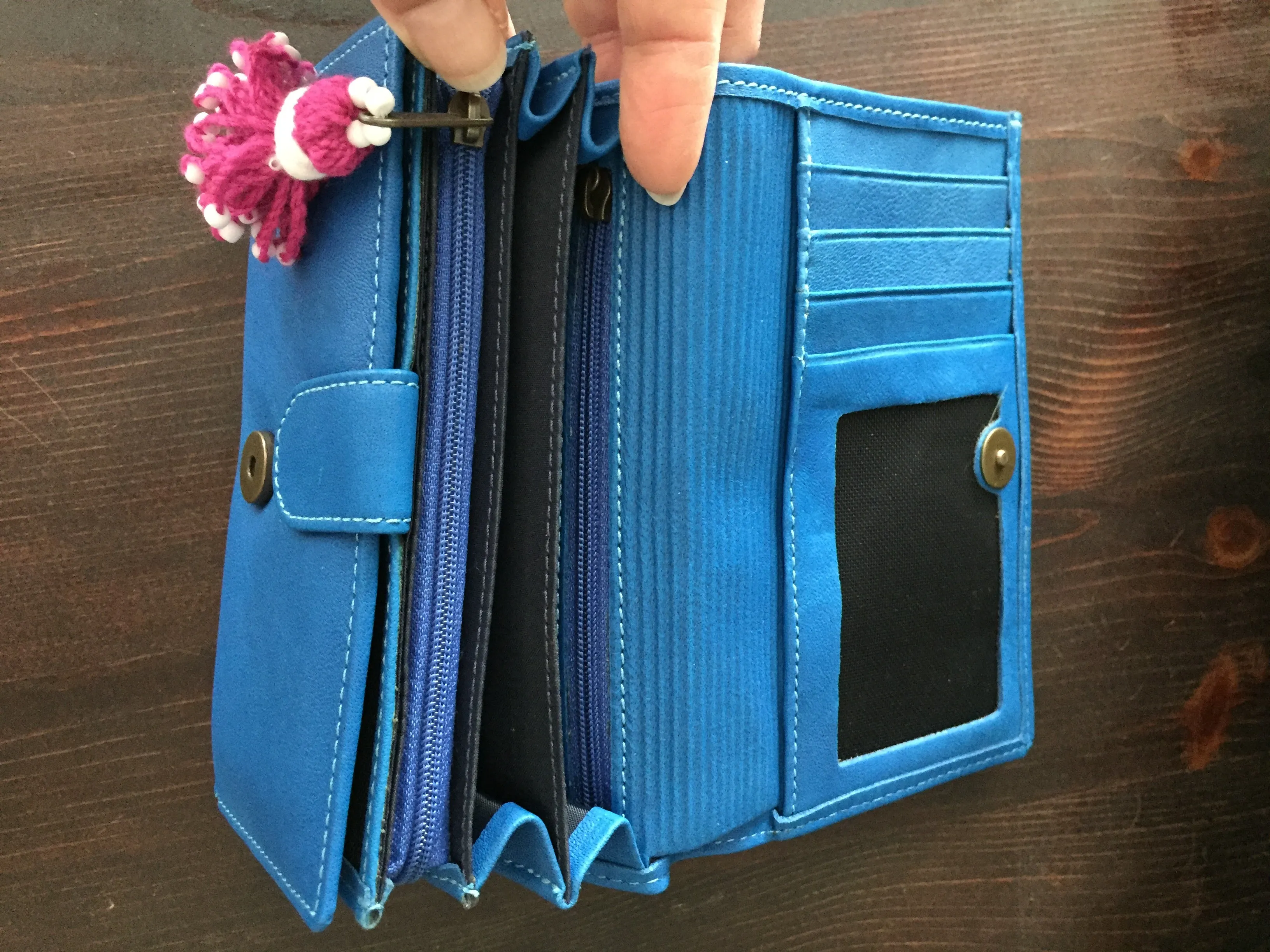 Handmade Leather Wallet with Hand Embroidery - Plumpy