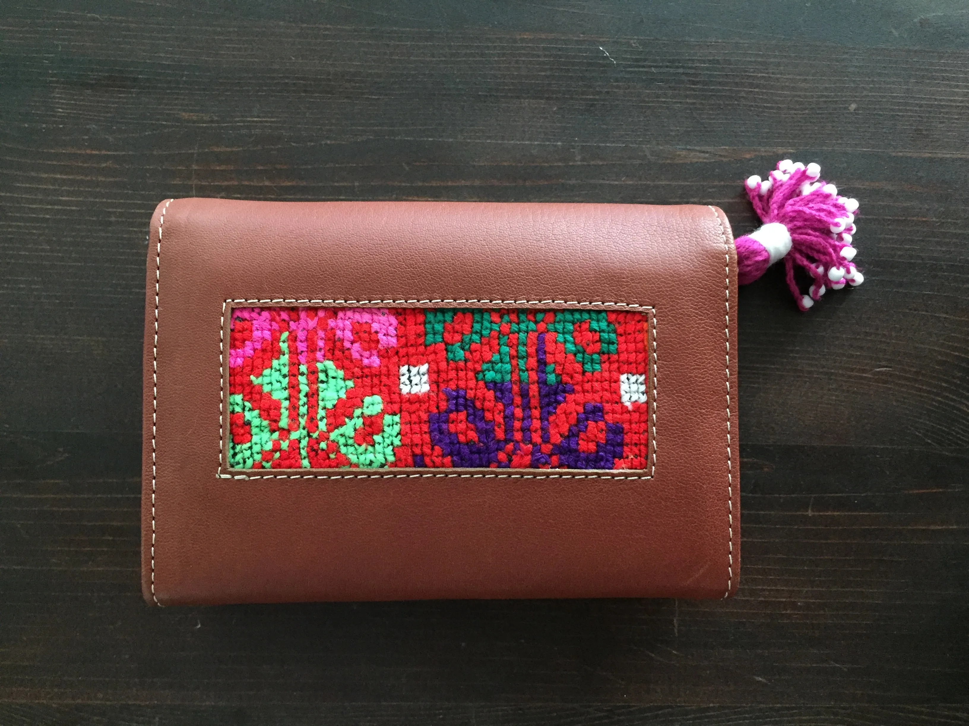 Handmade Leather Wallet with Hand Embroidery - Plumpy