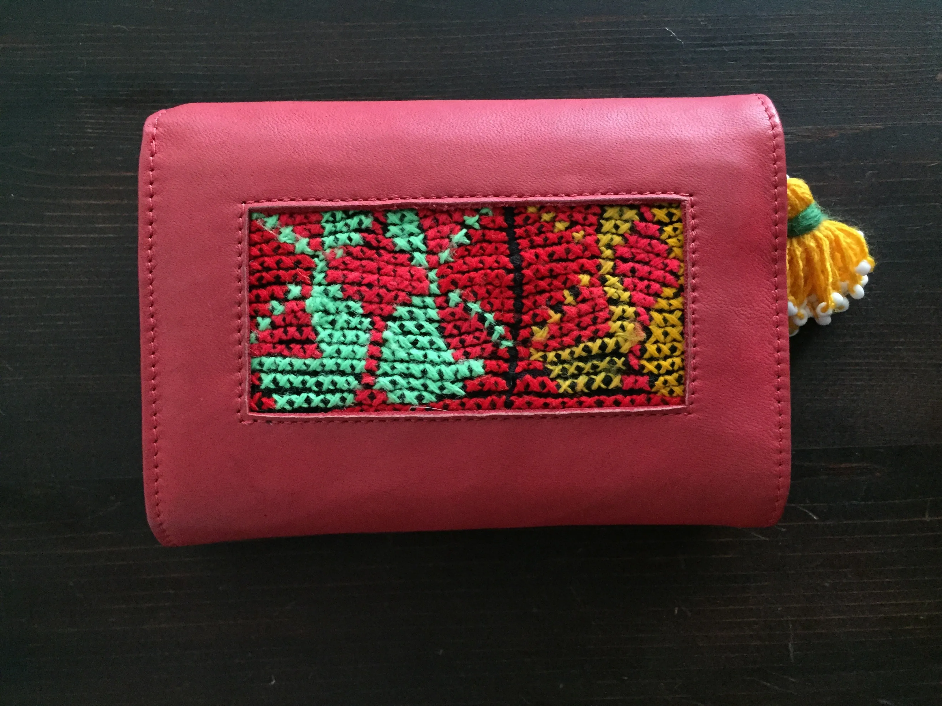 Handmade Leather Wallet with Hand Embroidery - Plumpy