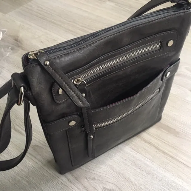 LARGE GREY MULTI COMPARTMENT CROSSBODY BAG WITH LONG STRAP